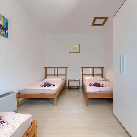Danijela - Roj406 By Interhome * Žminj