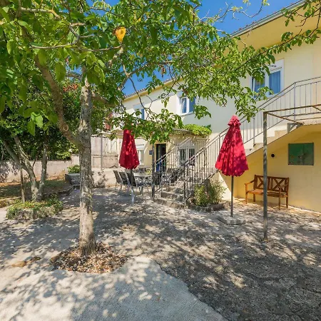 Сasa de vacaciones Danijela - Roj406 By Interhome *